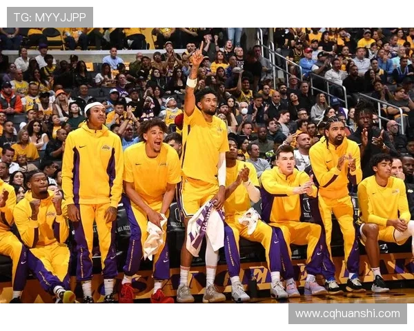 [NBA]戴维斯送出助攻 克里斯蒂底角三分飙进.